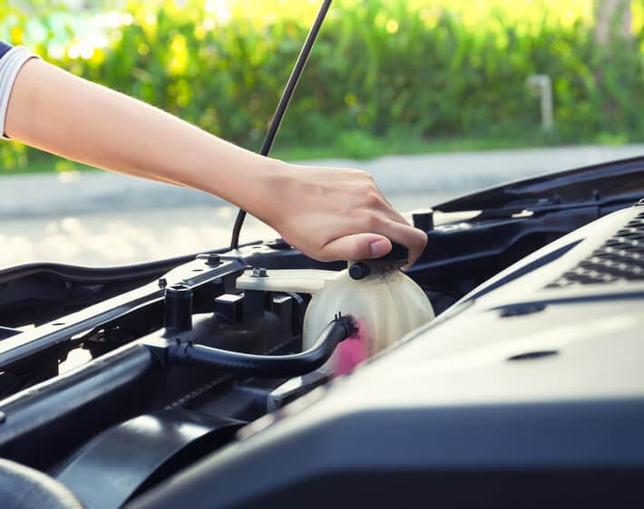 car air conditioner blowing hot air when sitting still