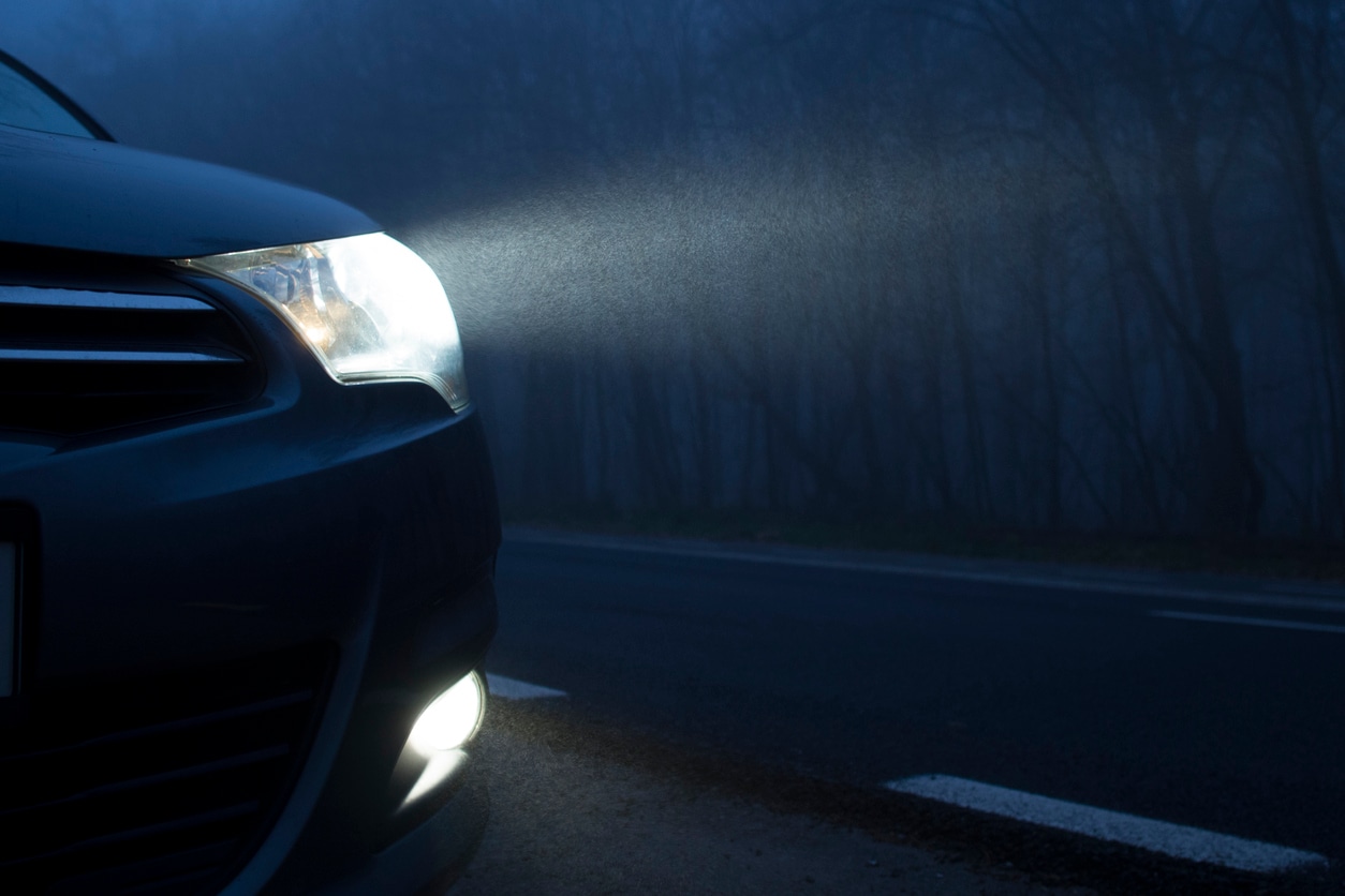 When to Use Parking Lights vs. Headlights -  Motors Blog